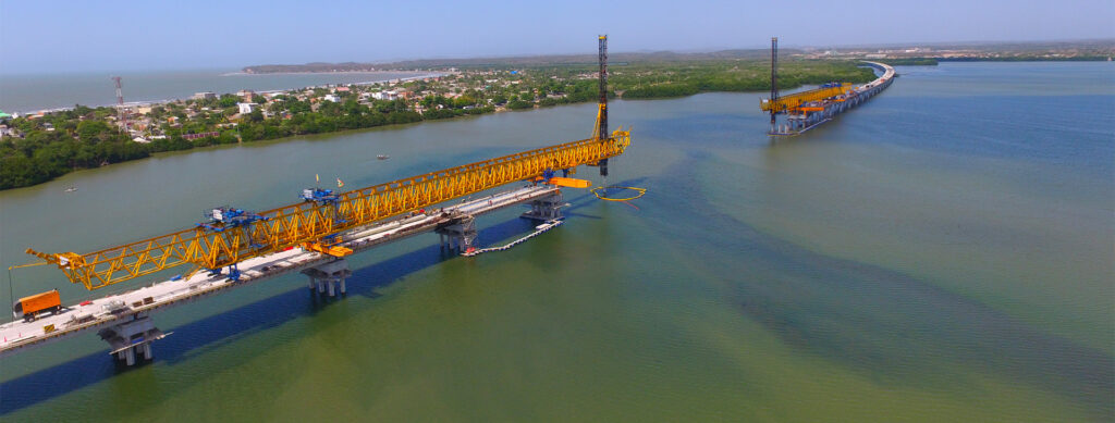 Gran Manglar viaduct, Colombia: building from above, from piles to deck