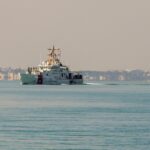 Suez Canal: the geometry of a sea-level canal...
