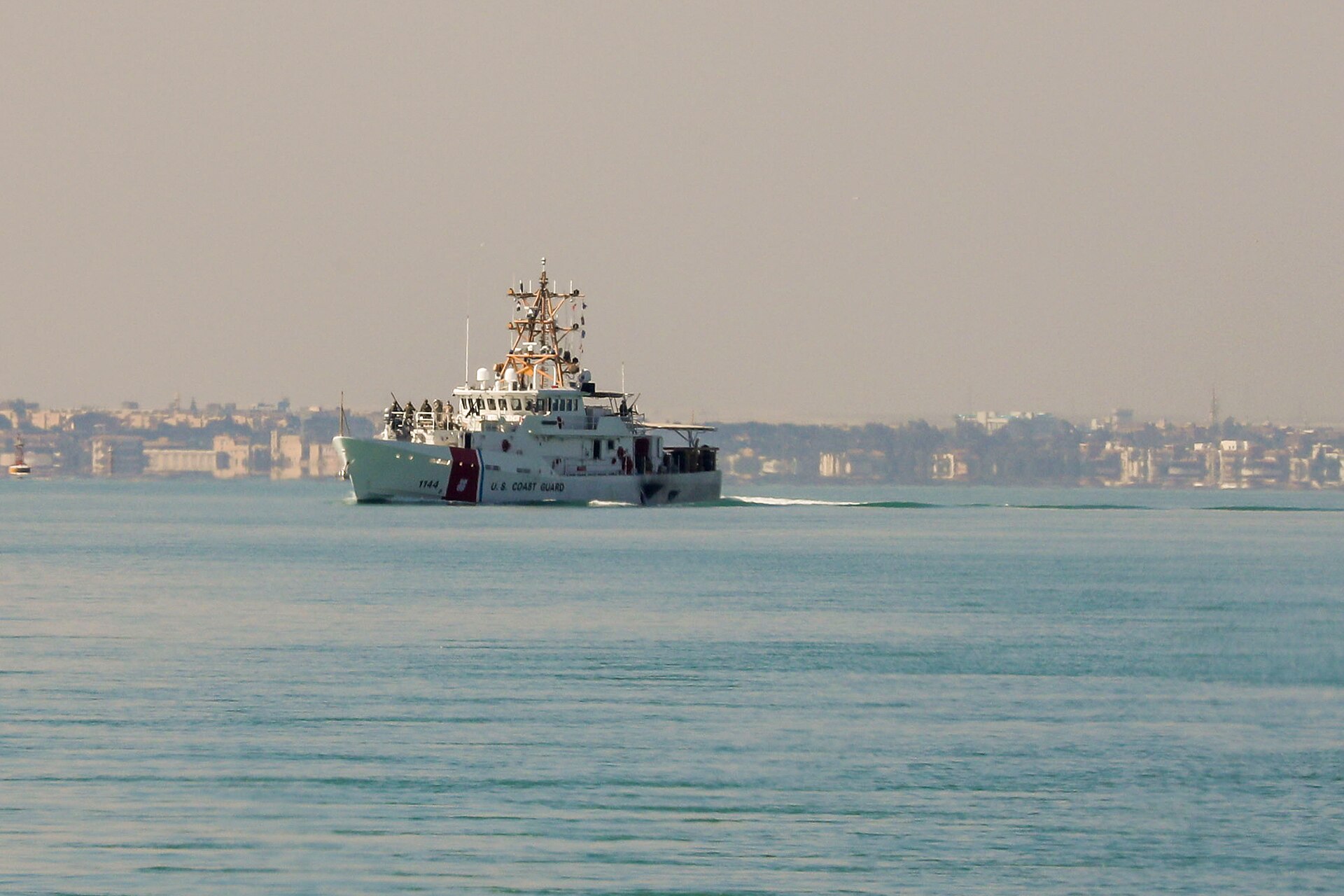 Suez Canal: the geometry of a sea-level canal