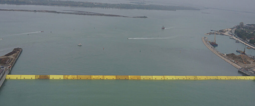 MOSE, Venice: gates, caissons and plant of the mobile barrier