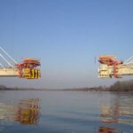 Balanced cantilever bridges: form travelers, post-tensioning and geometry contro...