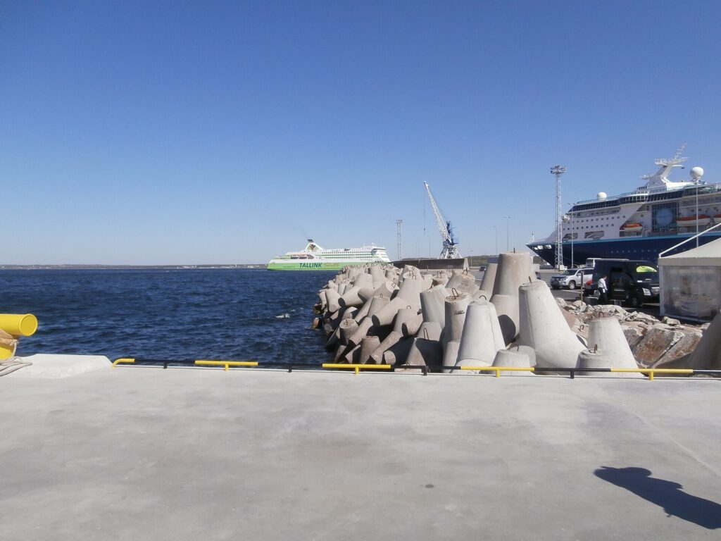 Tetrapods and concrete armor units: dissipating wave energy