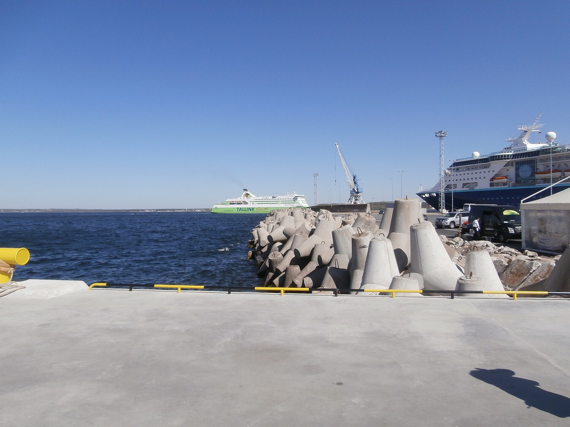 Tetrapods and concrete armor units: dissipating wave energy