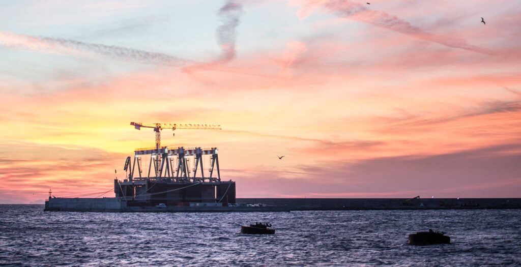 Vado Ligure: a port platform between caissons and open decks